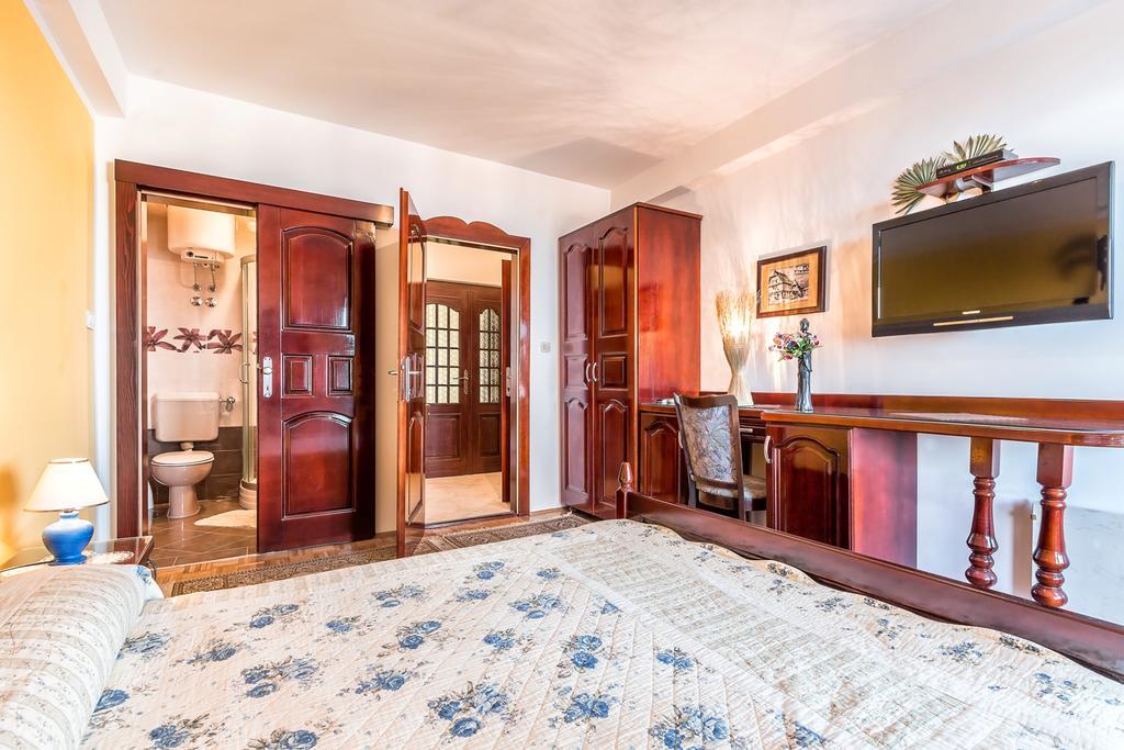 Villa Roses Apartments&Wellness Ičići Esterno foto